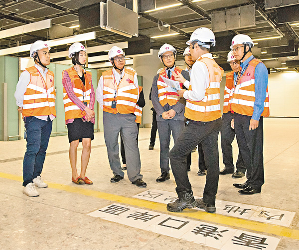 ��ĳ���b��E��������䭼�Ȫ����u�A�H�`�J�F�ѡu�@�a���ˡv���w�ơC