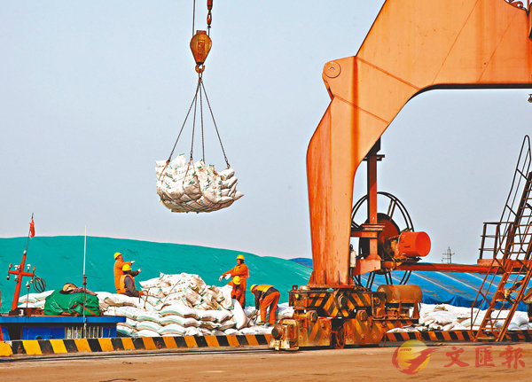 ���m�H������n���A�q�w�W�۹�C�ީ��i�A�짤�U�ӥ洫�N�����Ӧ��q�A�����g�T���Y���o�@�ܤơA�����y�g�٪�í�w�V�n����F�n���H���C�Ϭ���Ĭ�٤@�Ӵ�f���b��B�U�˨��ˡC ��ƹϤ�