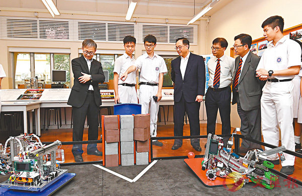 ������S�ϬF���зs�ά�ާ������������]���^���X����������ǡA�[�ݦP�ǥܽd�b��ެD���ɭ���Ͽ���ɤ������ɾ���H�C���q��