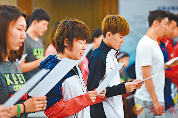 ���P�v�]�e�ƥ��G�^���b�}�V�����W��Ū�J���ӿծѡC�s�ت�