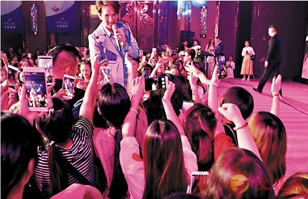 ���L�Ӭ��b�{���P�[�����ʡC