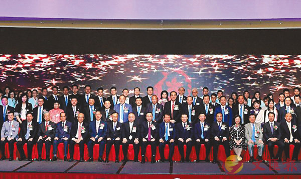 香港湖北社團總會成立大會暨第一屆理事會就職典禮，賓主合影。