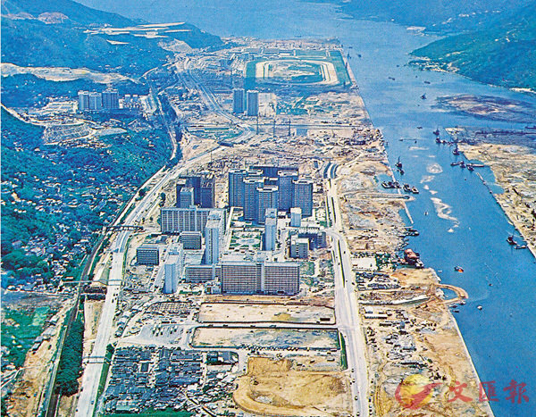 ■沙田新市鎮上世紀七十年代在新填地上加緊施工。香港文匯報資料圖片