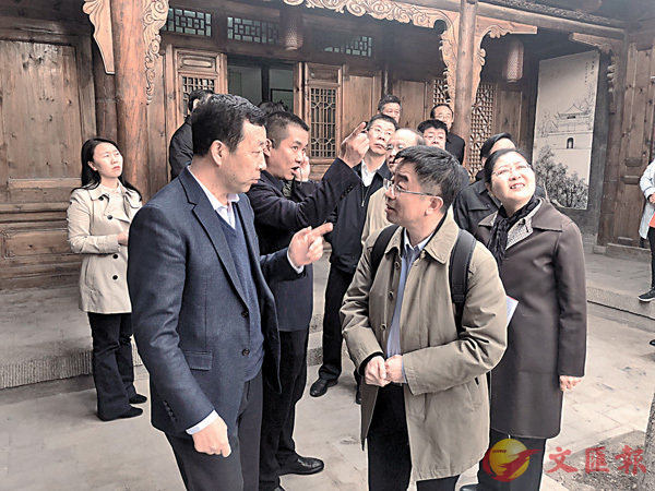 ���s�ɩ��]�e�ƥk�@�^�b�̵±i���լ�j���~�C�����׳��_�ʶǯu