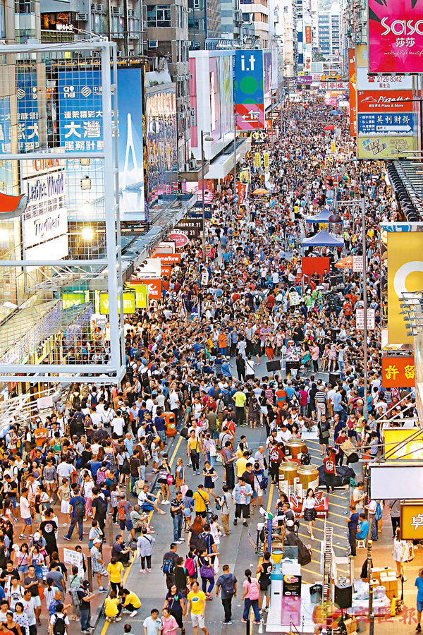 ■旺角行人專區最後一晚。  香港文匯報記者彭子文 攝