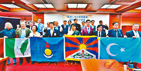 陳浩天（右四）曾赴台與「台獨」、「藏獨」、「疆獨」、「蒙獨」分子舉行「五獨」會議。 資料圖片