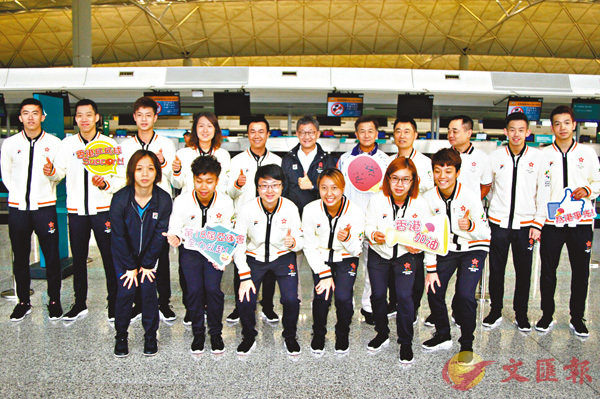 ■一眾乒乓球隊成員出發前大合照。  香港文匯報記者潘志南 攝