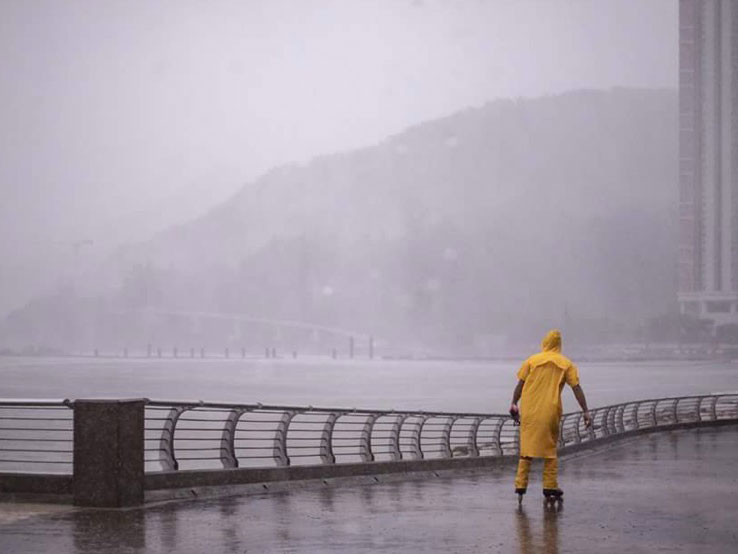 �u山竹�v襲港�U颱風呼嘯 狂風大雨捲香江
