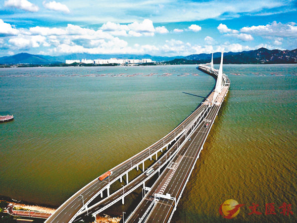 ■圖為連接深港的深圳灣大橋。資料圖片