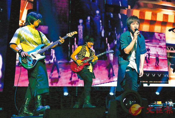 ������ѫe��b�x���}�ۡC