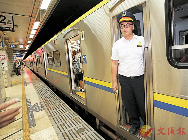 ���Q��A�A�{���y���C���ƬG�������Y�C�A�x�K���ԩM�r�p�����b�ݫeô�W�����a�A���F�￩���̪��s�����N�C ������