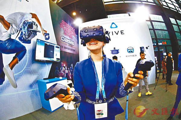 ■HTC Vive虛擬現實頭戴式顯示器  中新社