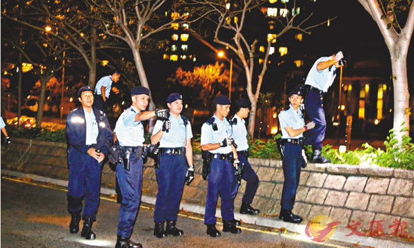 �e�ߵo��1,500�U���T�׫�A�j��ĵ������լd�Φb����@�a�j���Ҫ��C ��ƹϤ�