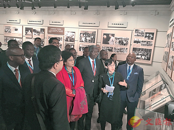 ���D�w��a�n�بϸ`���[�u�H���F��������{�v�i�C  �����׳��O�̰����   ��