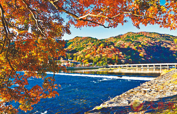 ���{�b�X�~�ȹC�A����u�㦳�U�ۤv�@�}��짴�j�p�ưȡC