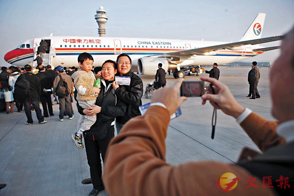 ■2008年12月15日8時，東航MU2075航班準時從上海浦東機場起飛，拉開陸台空運直航的序幕。 資料圖片
