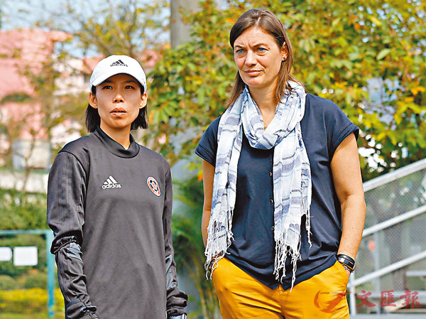 ���k��k�l��a���D�нm Corinne Diacre�]�k�^���ɪF��D�ӳ����@�C ���`�Ϥ�