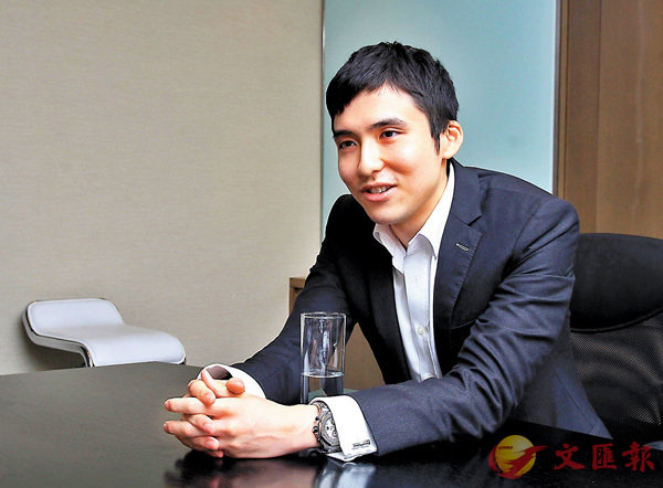 �����[�g���ݦb��a�d��h�x�B���V�@�P�I�Ϊ��D���W�^�m�ۤv���O�q�C