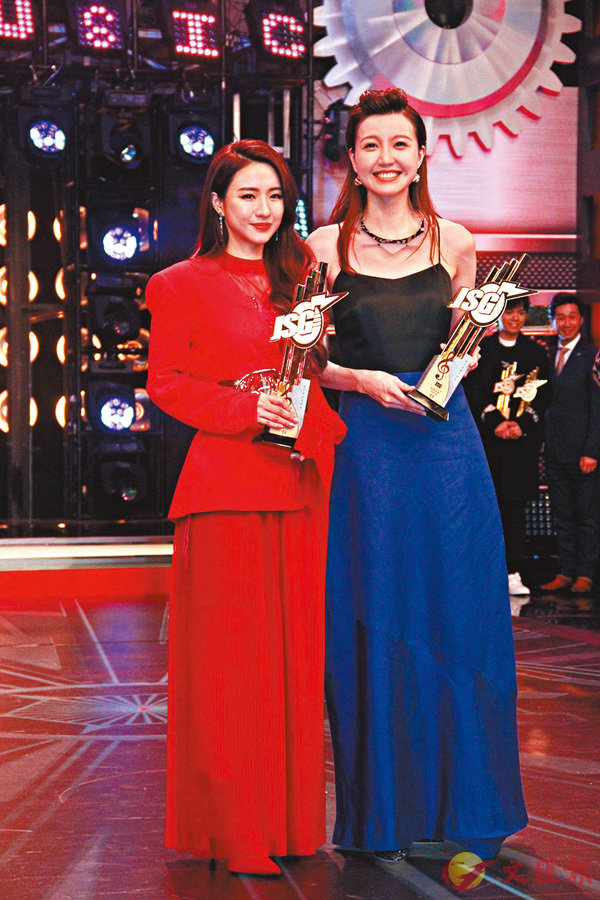 ■吳若希（右）表示一早預計到HANA(左)會拿「最受歡迎女歌星」。