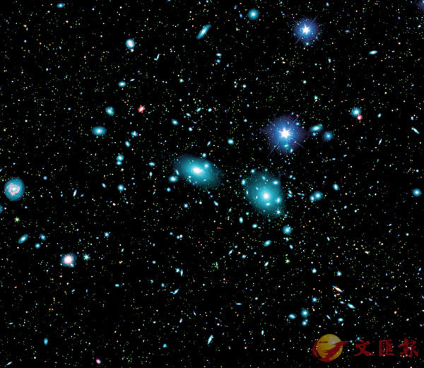 ■早在1933年，瑞士天文學家�Z威基就指出，后髮座星系團（Coma Cluster）中存有黑暗物質。 網上圖片