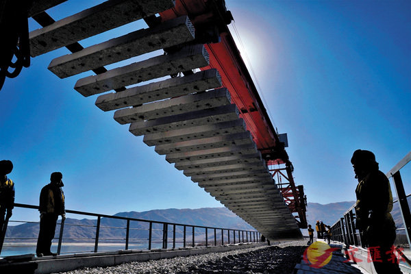 ■川藏鐵路拉林段貢嘎雅魯藏布江大橋去年底已鋪軌。 資料圖片