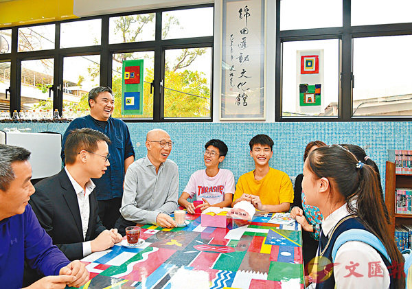 �����A�P�b�A�жװʤ���]�P��ĳ���ΫC�֦~�|���C