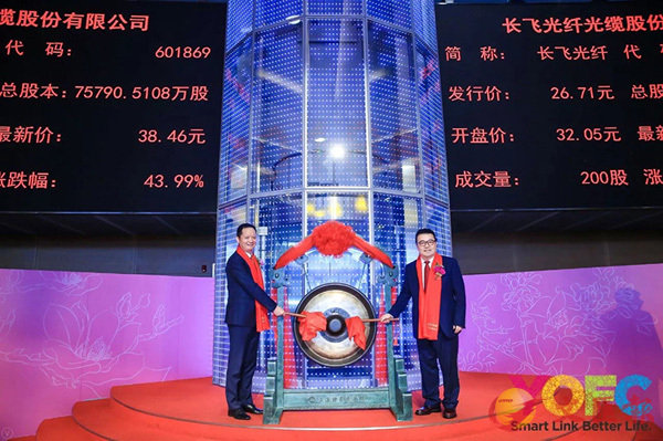 7��20��A�������q�b�W���Ҩ����ҤW���A������~������A+H�ѥ��~�C�������q���ƪ����ǻP���渳�ƭ��`�������@�P���r�}���C