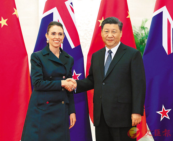 ■昨日，國家主席習近平在北京人民大會堂會見新西蘭總理阿德恩。新華社