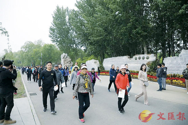 ���_�ʥ��B�ϬF��e���M�����F����400�l�H�ѥ[�������ʡC ��ƹϤ�