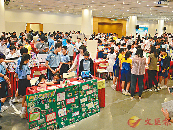 ■「常識百搭」小學STEM探究展覽，吸引逾千名小學師生參與。 教大供圖