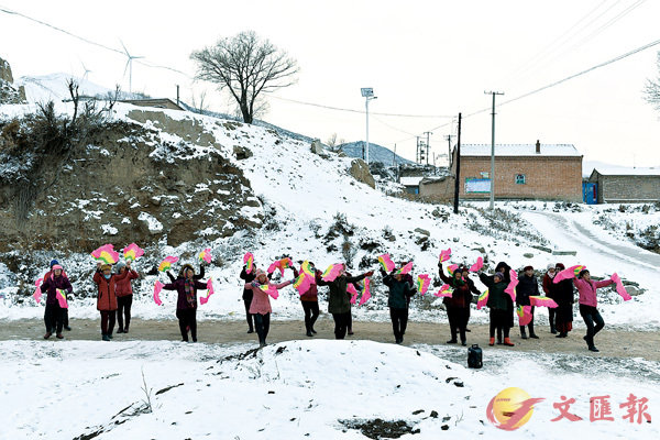 ���s��ٴ������s���s���A�������h�x�s�ϦX�۹ιέ��M�����̤@�_�ᯱ�q�C  �s�ت�