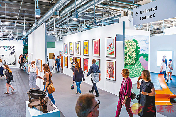 ■世界各地的藝博會越來越多，畫廊需謹慎選擇。