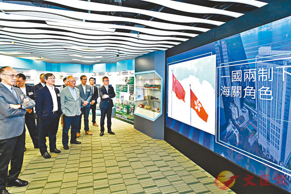 �����������H�H���M�X�u�H�h���[�i���Y�A�F�ѭ��������M�����k�ΫK�Q�ӶT��j�då���A������{�u�@����v�����ĸ���C