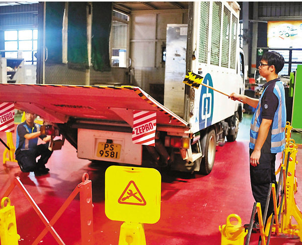 ���u�f�����O�yX �����~�u�zĲı�������˸m�v�C�����׳��O�̱篪�U  ��