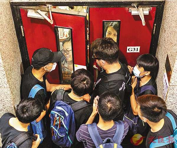 ���ܫª̰���|�Ȥj�Ӥ����q�D�A����F���H�����}�C �^�ժ�