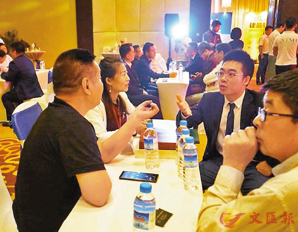 ���إ��P�q�l���~�b���p�|�W�ۤ���y�C �����׳��O�����ɷ� ��