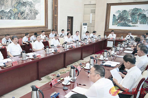 ��7��8��A���@�����F�v���`�e�B����F��D�u�L�v�b�_�ʻP�������D�Ҭ������t�d�H�y�͡A�N���D�Ҭ��}�i���u�u��������ҿE�o�L�[�D�鬡�O�v���D�լ㦨�G�i���ӡC �s�ت�