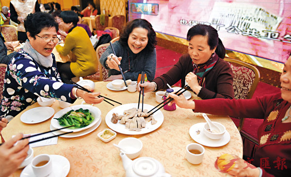 ���s�F���\���W�t����C�g�A�۹���ꥭ���W�t�Զ}�F��ۮt�Z�A�H�P�b�h�~�����Q�s�F�W�V�C�Ϭ������b�s�{�@�a�\�U�զY�C ��ƹϤ�