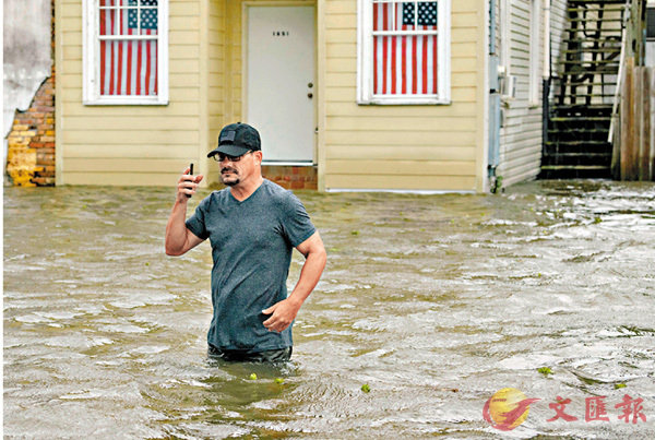 ���s�����}��������Y�������C���p��