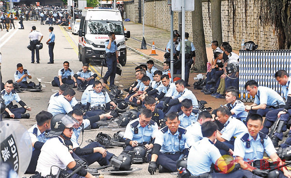 ���c���o�e���ٳz�Lĵ��q�x���ܤF�ѫe�uĵ�������W�C ��ƹϤ�