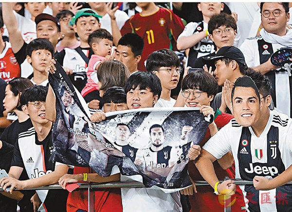 ���W�P�b�����|�檺���ɧl�ޤF�j�寪�O�y�g�����C  ���p��