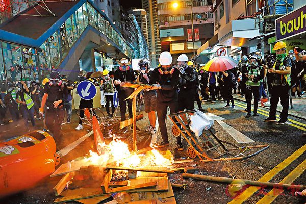 香港暴徒連日來四處縱火C 資料圖片