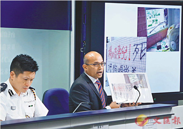 ■莫俊傑向記者展示極端分子在網上散播謀殺警員及其家人的言論截圖。香港文匯報記者  攝