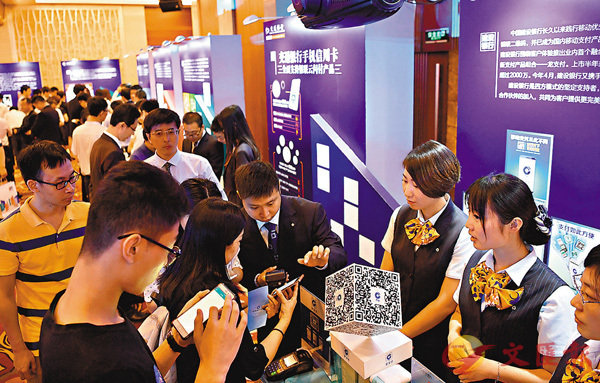 ���������H��ƥD���B��a���H��ƥD���B�P���Q����ܡA�n�`�J�}�iApp�H�k�H�W�����ϥέӤH��T�M���v�z�C�Ϭ����O�̳q�LApp���X��I�C ��ƹϤ�