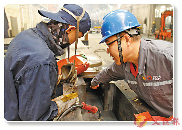 �������b���ɫC�~�k���u�H�C �����׳��O�̤_���� ��