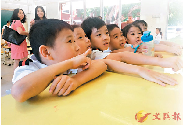 ���}�ǧֺ���A��D�l�̯Z�̪��P�ǭ̤w�g�����@���A�۳B�Ĭ��C