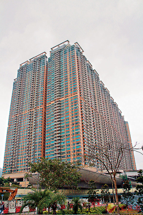 �����b�s�ȴ�D�Ѯp���h�M3�СA���330�U���f�X�C