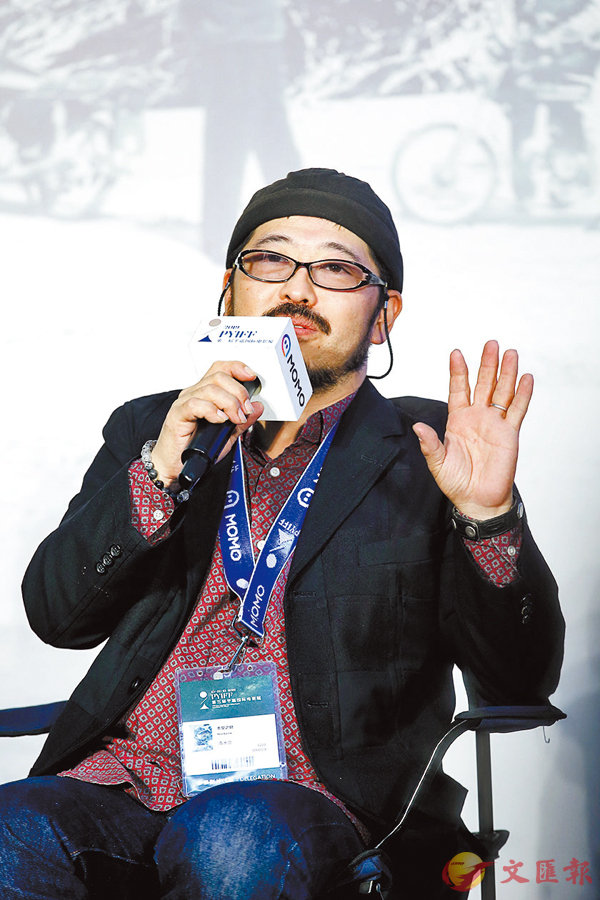 ���M���R