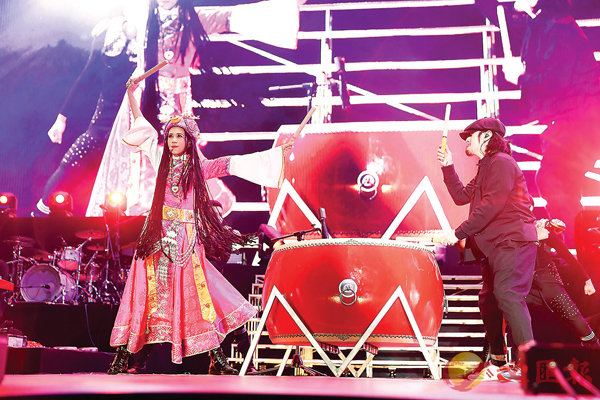 �����彫��W�ñڤ֤k�A�R���`�鲱�˪��t�C