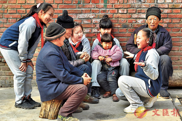 ���m���n�n�j�ե������i���|���w�B¾�~�D�w�B�a�x���w�B�ӤH�~�w�س]�C�Ϭ��e�_�ۮa���@�p�Ǫ��ǥ̱ͭ���s���̪��t��ѤH�ì��L�̪��t�`�ءC ��ƹϤ�